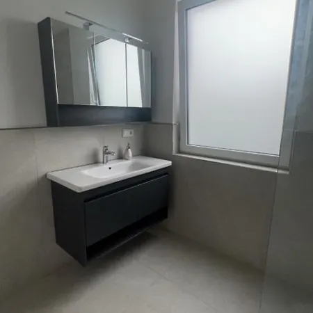 Schoene Neubauwohnung Mit Stil Apartamento